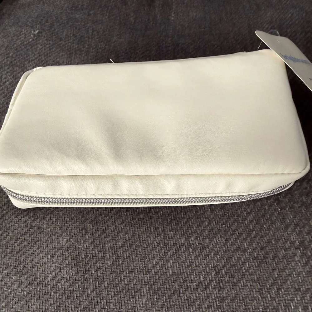 Cream Zip Accessory Organizer - Picture 2 of 3